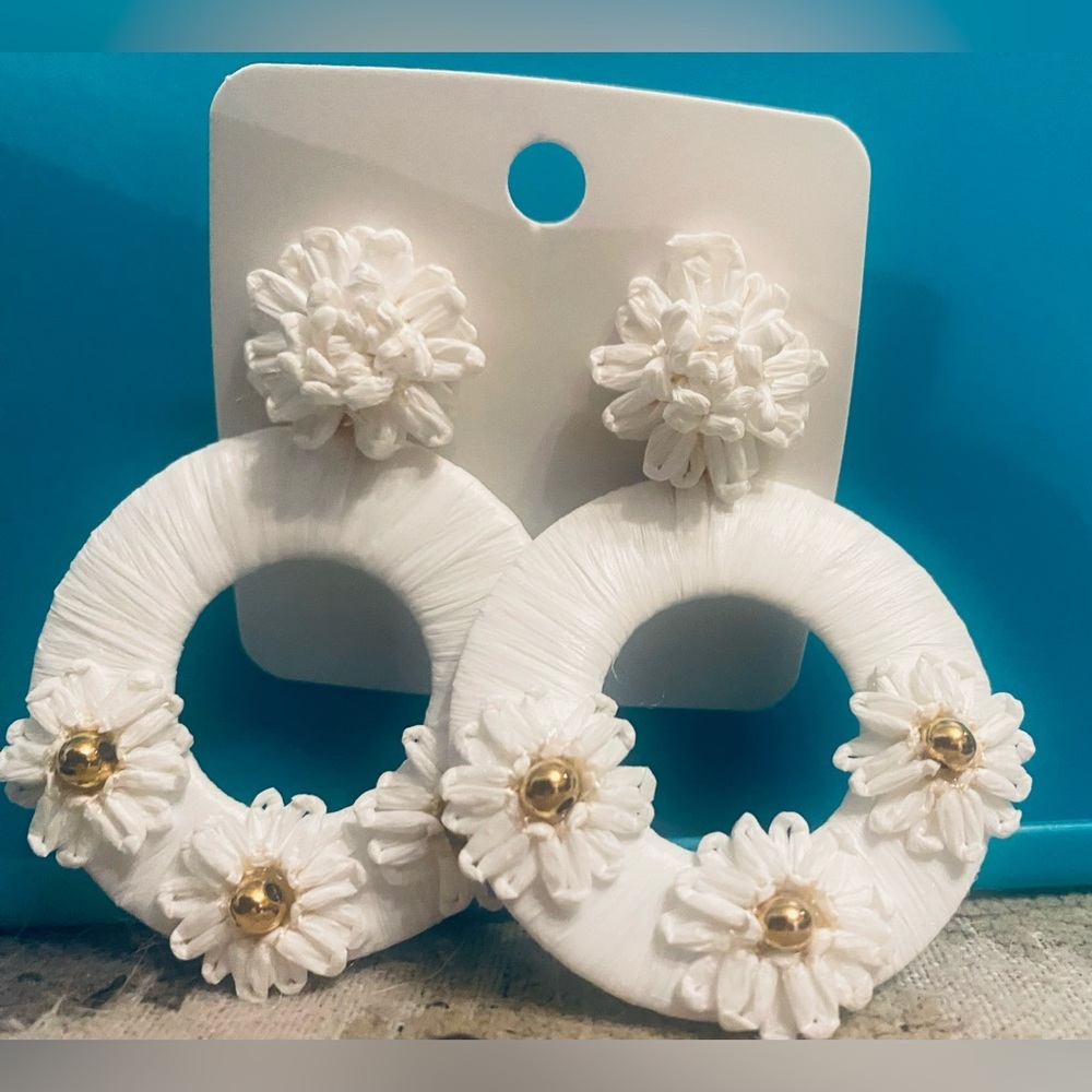 White floral dangle hoop earrings with gold stud details - Picture 3 of 4